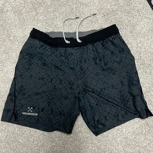 Vuori kore short 5 inch inseam Troubadour GC logo medium